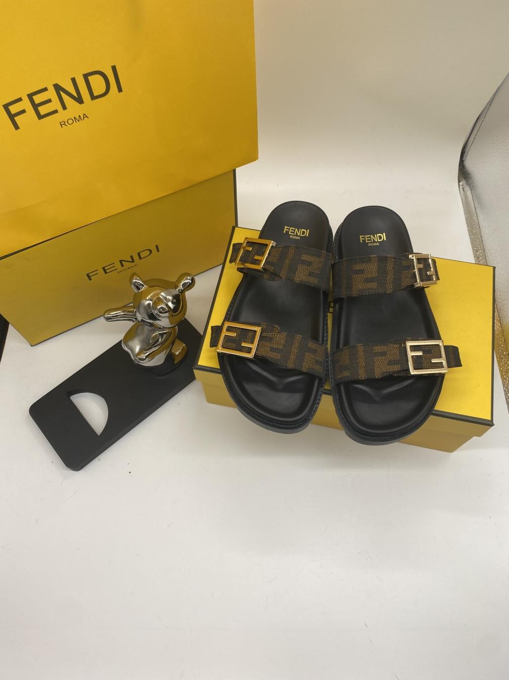 Fendi classic Slippers 133624