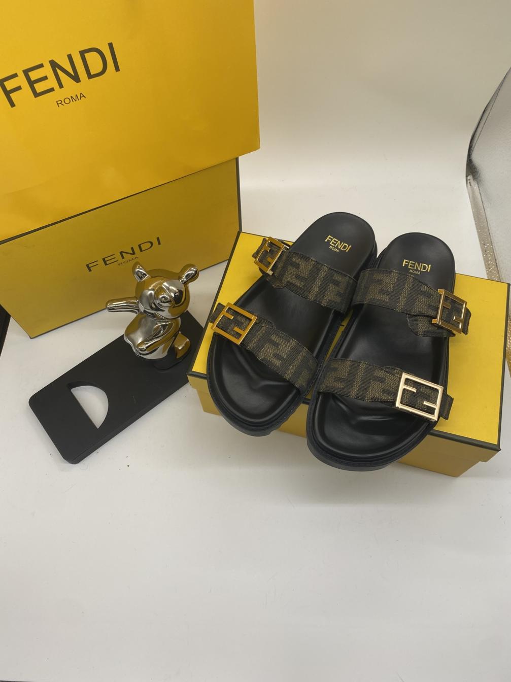 Fendi classic Slippers 133624