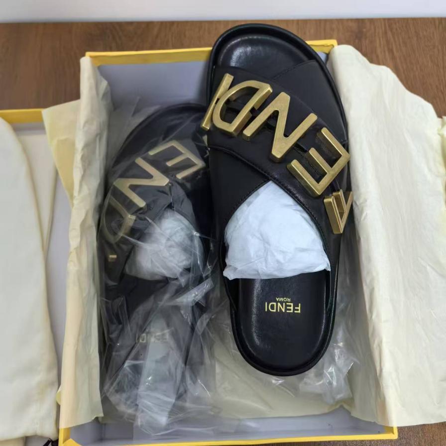 Special offer! Size 38 Fendi women slippers Size 38
