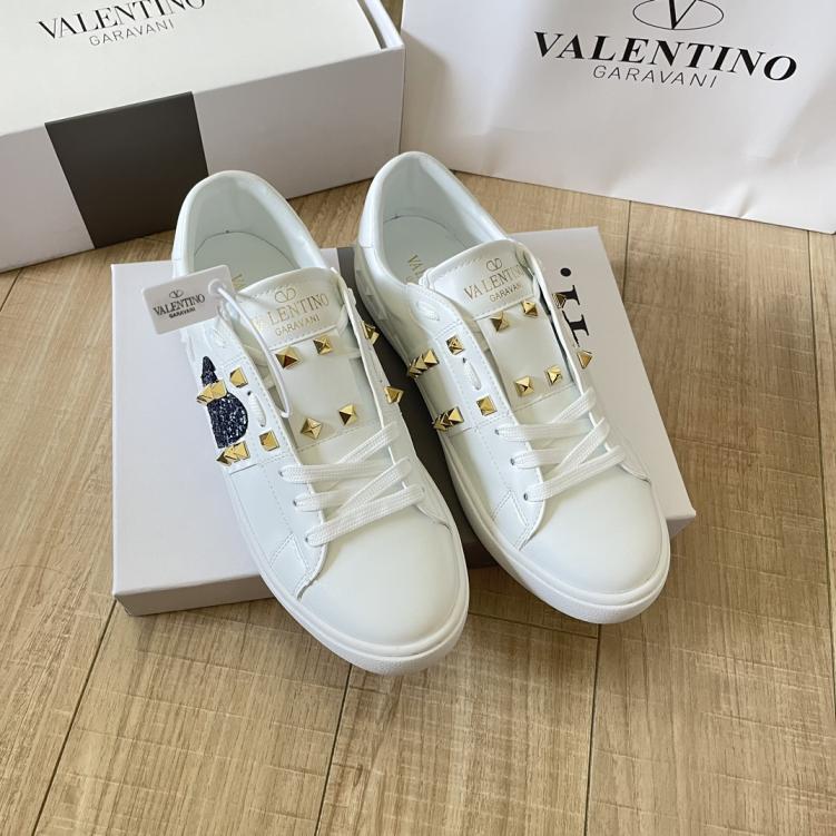 Valentino Women sneakers 132925