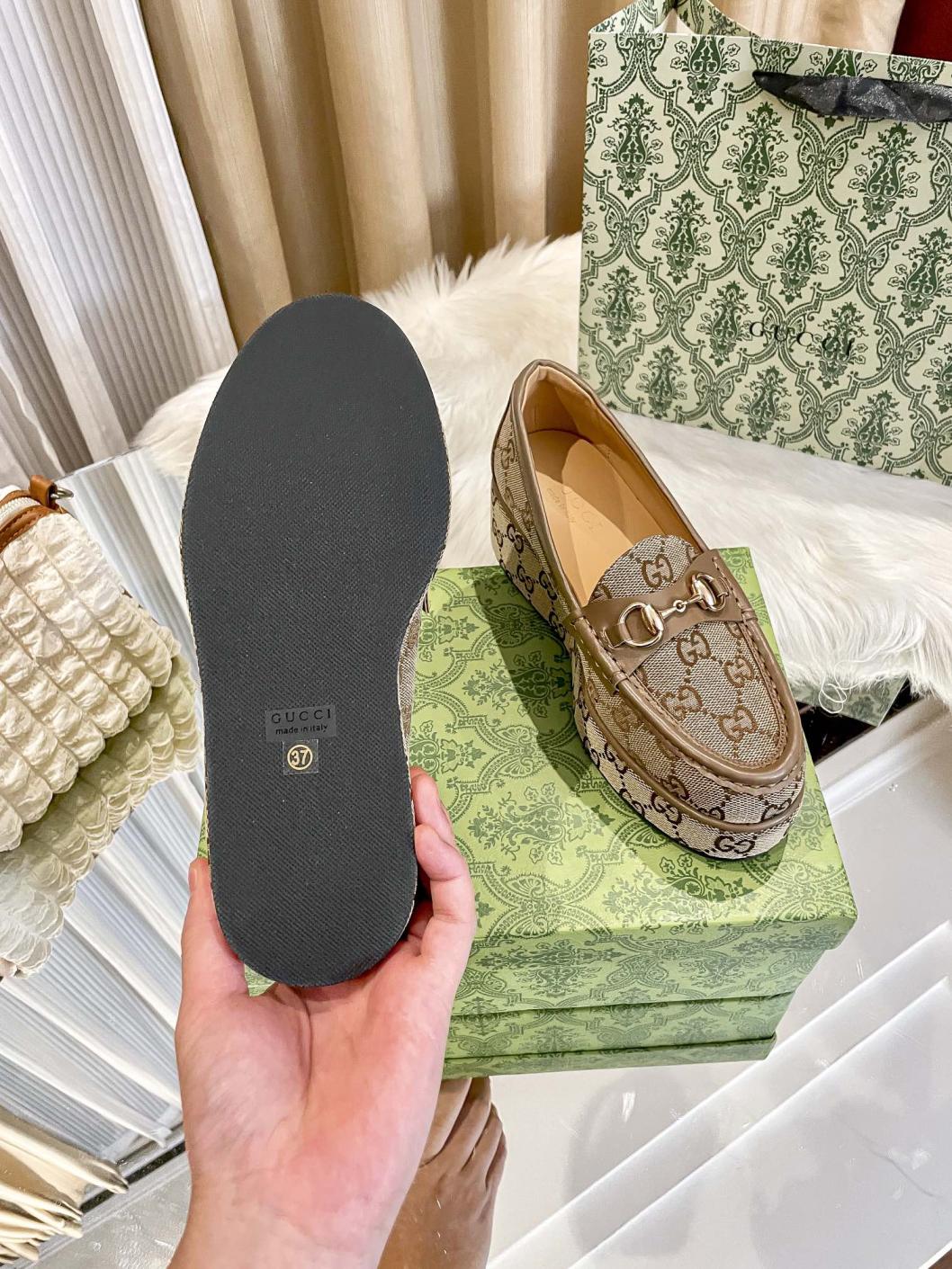 Gucci shoes 135270