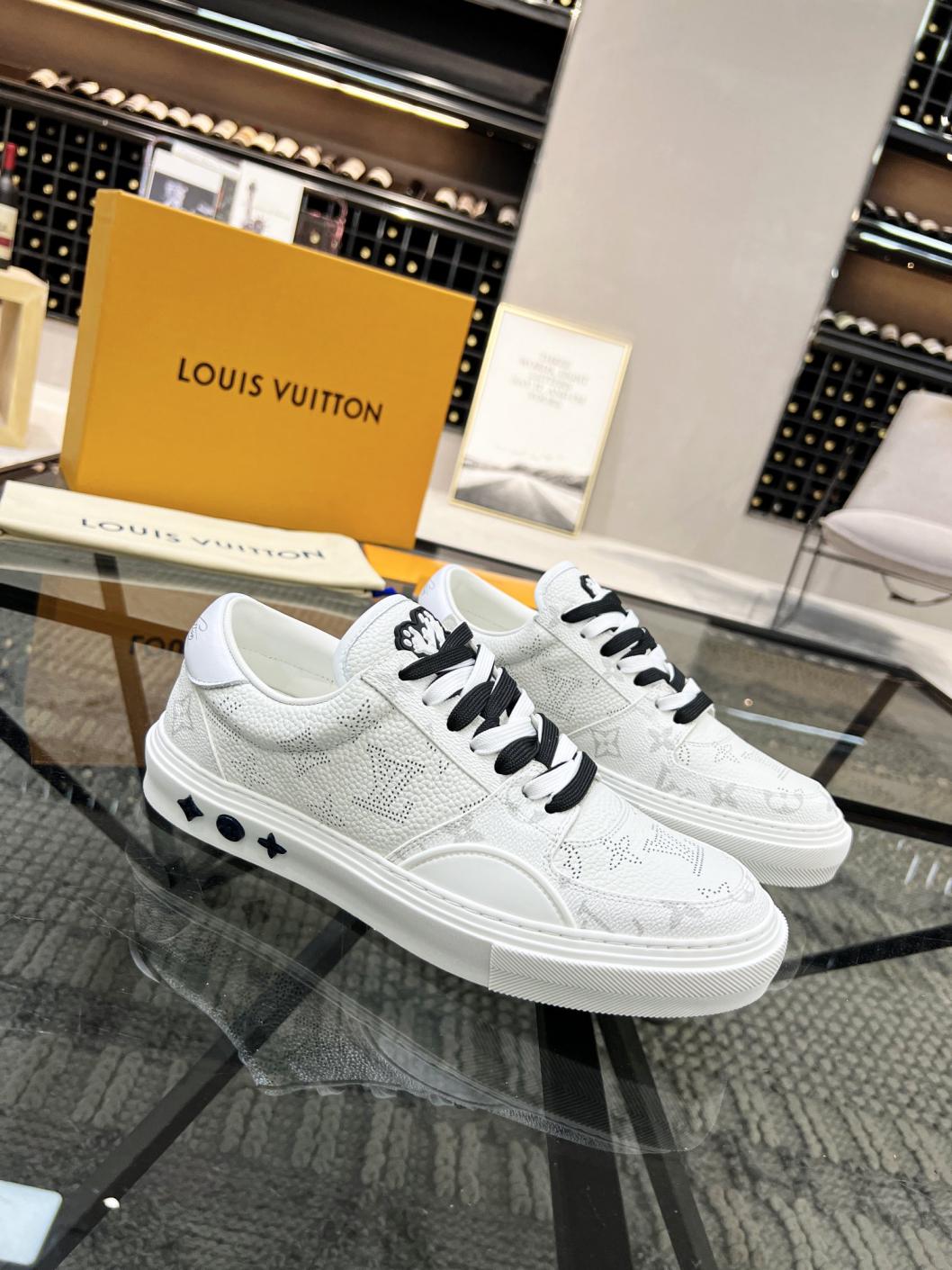 1:1 top quality Mens LV Monogram sneakers 135472