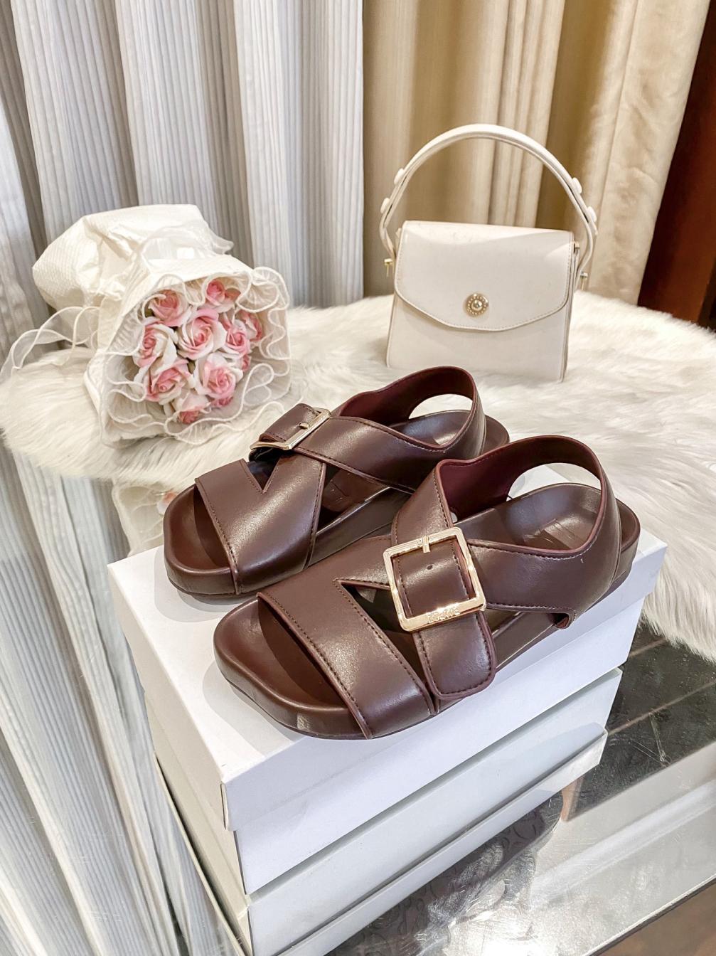 LOEWE Sandals 135946
