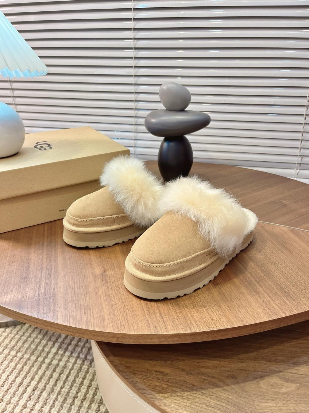 UGG winter flat