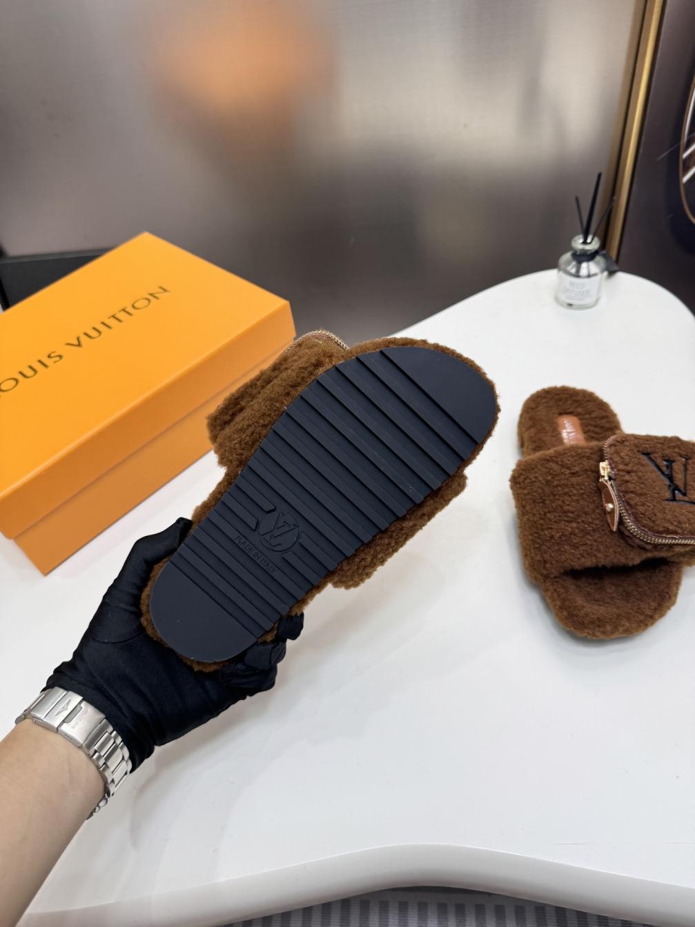 Dior winter slippers