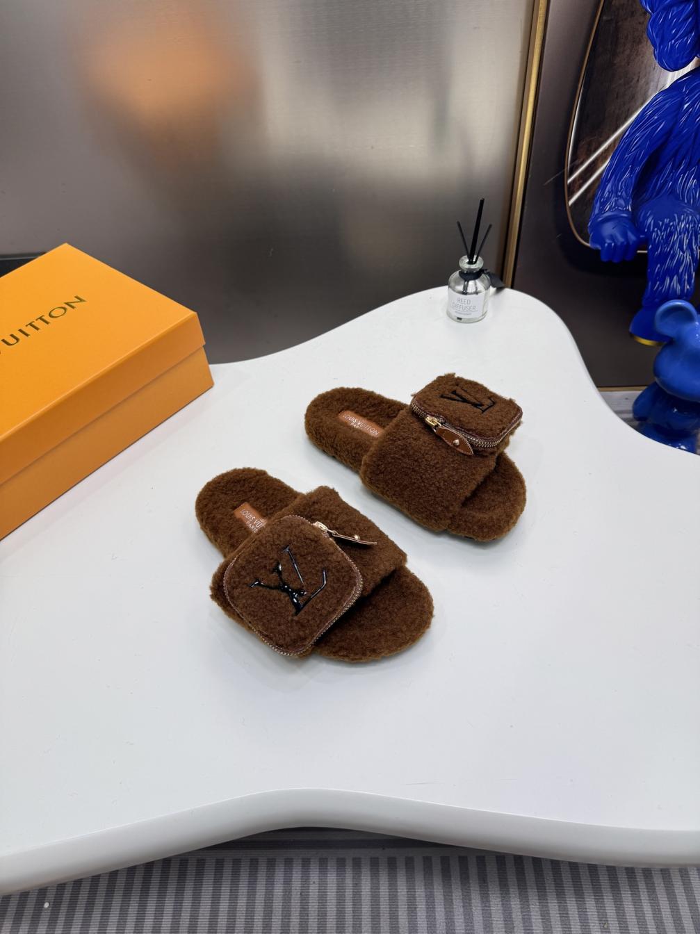 Dior winter slippers