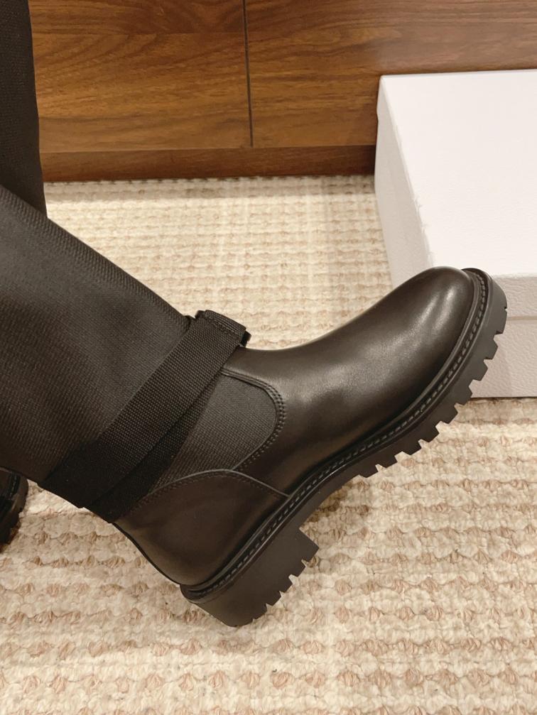 𝐂𝐇𝐑𝐈𝐒𝐓𝐈𝐀𝐍 𝐃𝐈𝐎𝐑  Miss Dior Graffiti long women boots