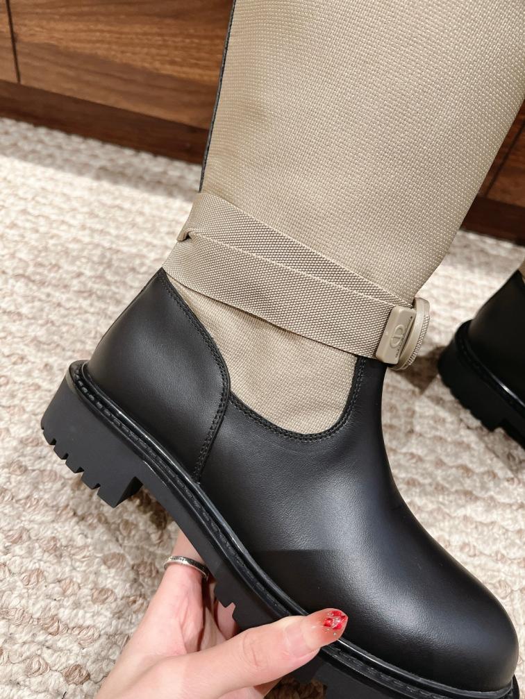 𝐂𝐇𝐑𝐈𝐒𝐓𝐈𝐀𝐍 𝐃𝐈𝐎𝐑  Miss Dior Graffiti long women boots