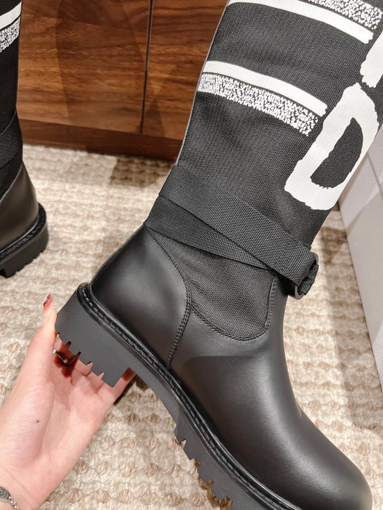 𝐂𝐇𝐑𝐈𝐒𝐓𝐈𝐀𝐍 𝐃𝐈𝐎𝐑  Miss Dior Graffiti long women boots
