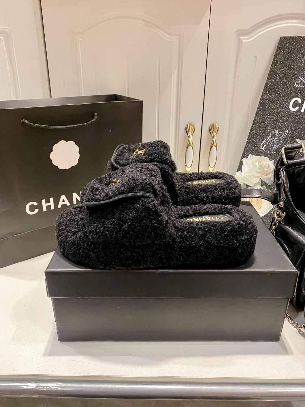 CHANEL winter fur CC flat shoes 139281