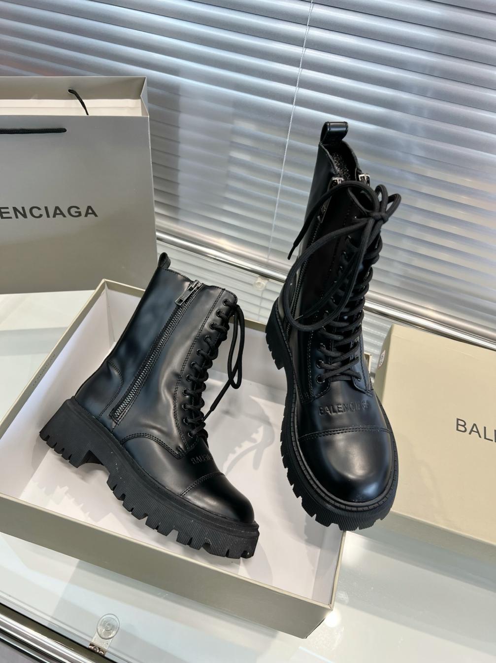 Balenciaga cowskin leather short boots