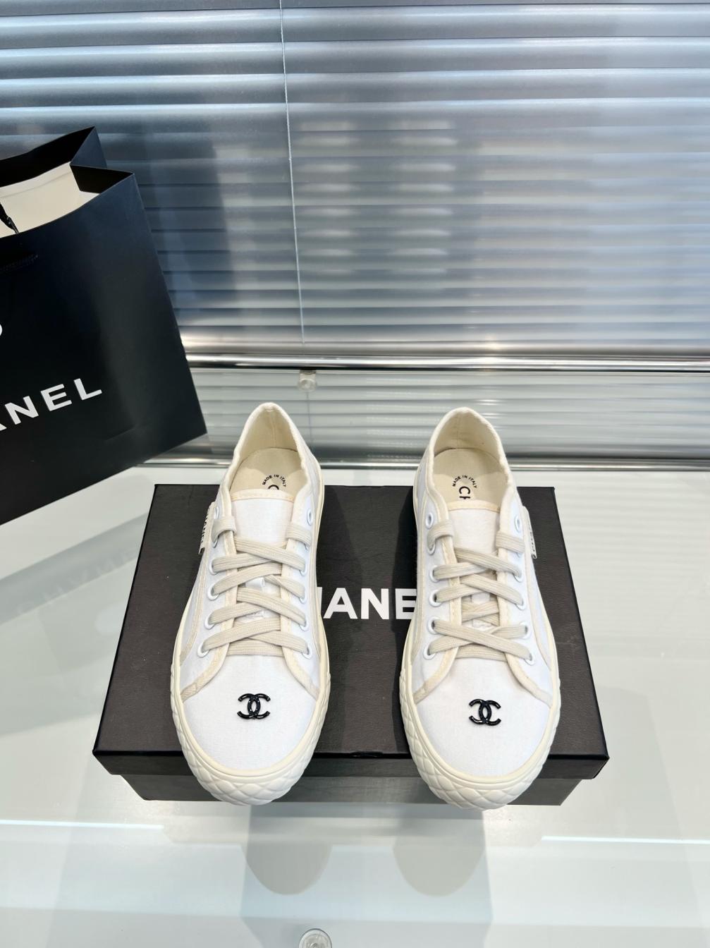 Chanel flat women sneakers CC