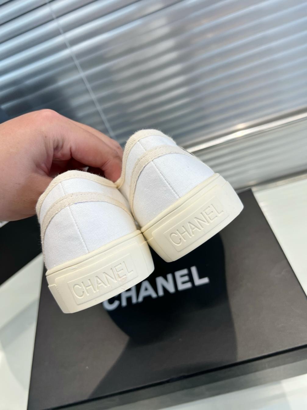 Chanel flat women sneakers CC
