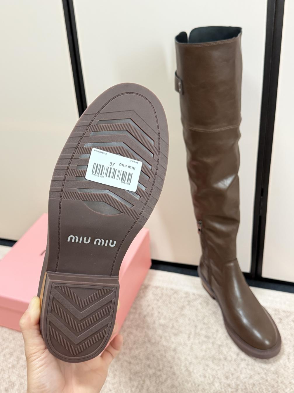 2027ss miumiu cowskin long leather flat boots